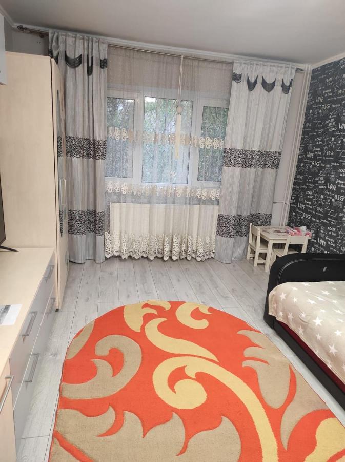 Private Room Near 3 Min Metrou Crangasi, 40 M2 Bucharest Exterior photo