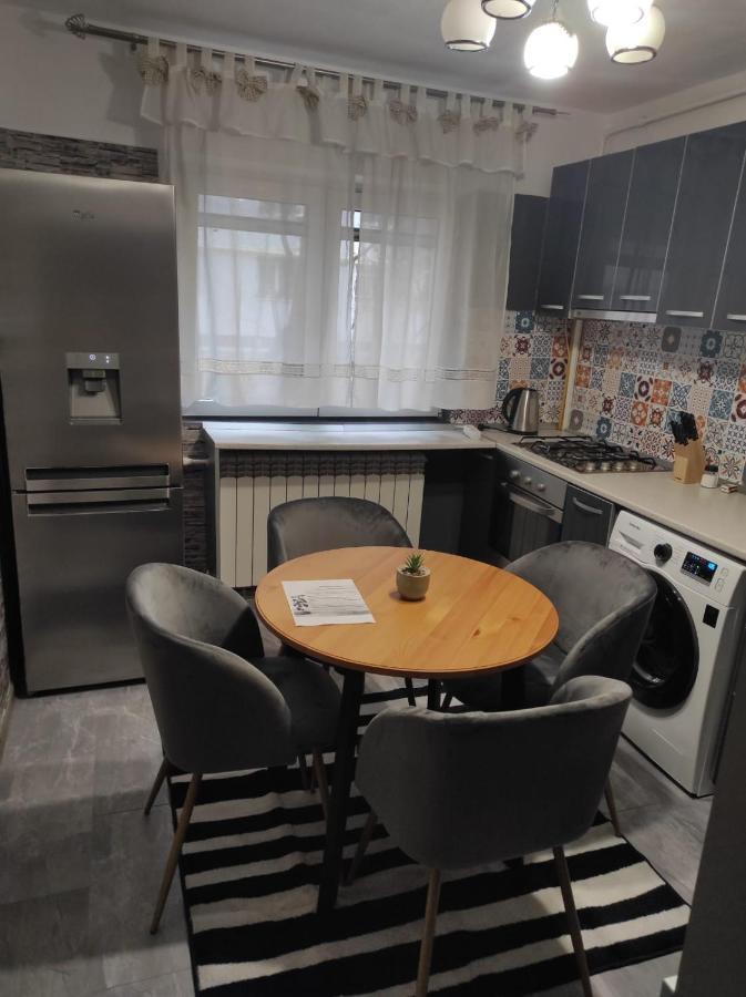 Private Room Near 3 Min Metrou Crangasi, 40 M2 Bucharest Exterior photo